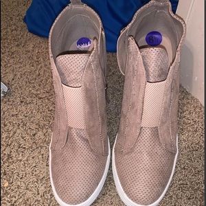 Close toe wedges